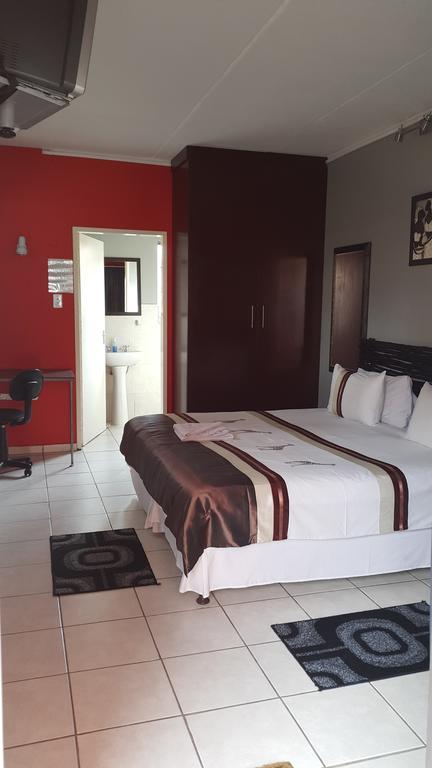 Africa Sky Guest House Rustenburg Exterior photo